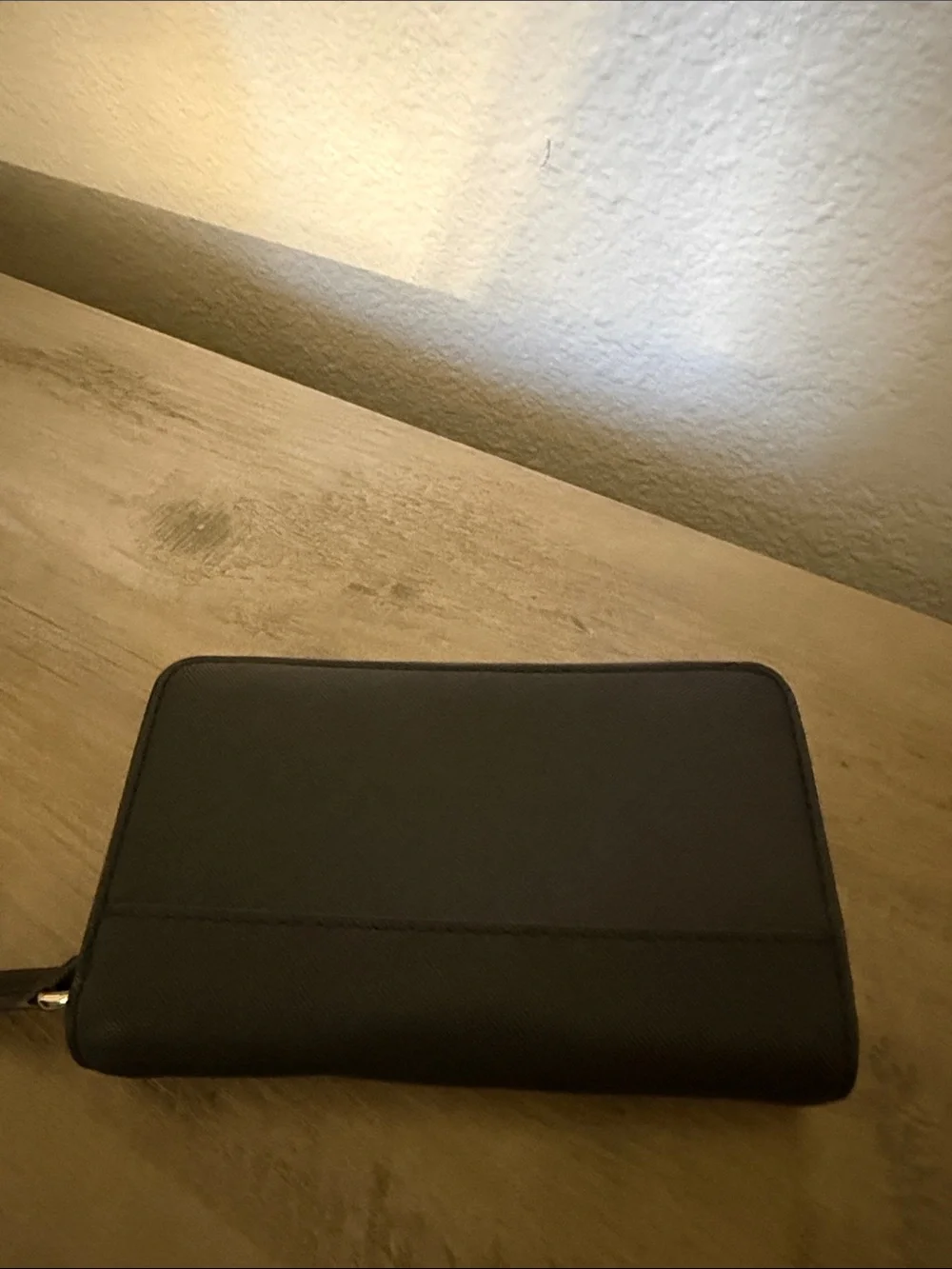 Marc Jacobs compact zip